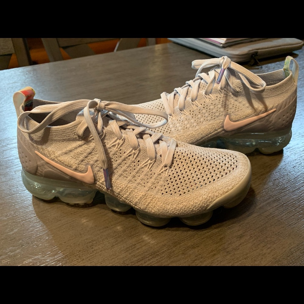 Size 7 1/2 Nike Fly knit Vapor Max